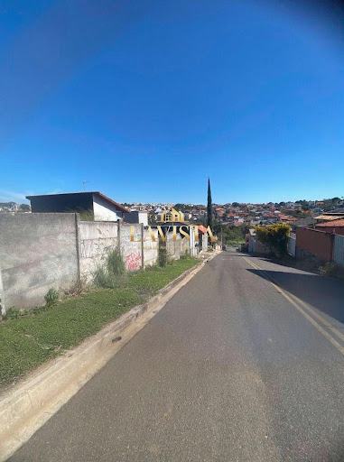 IMAGEM DA RUA ONDE ESTÁ O TERRENO