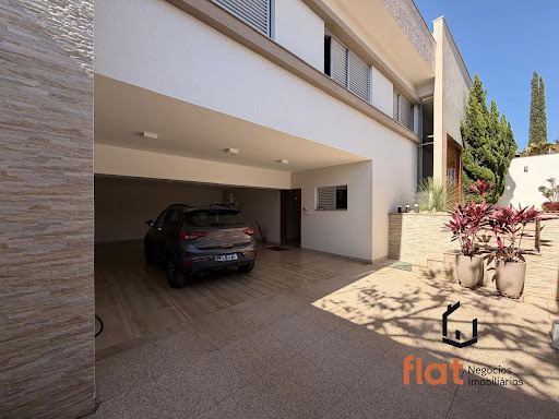 Casa à venda no bairro São José, Pará de Minas | 5 dorms, 330m²