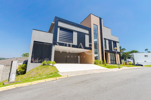 Casa de Condomínio 3 suítes em Santa Felicidade  -  Curitiba