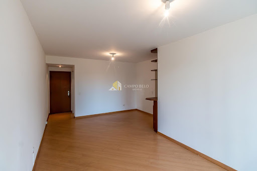 Apartamento no Campo Belo com 3 dormitórios sendo 1 suíte, 3 banheiros, 2 vagas, varanda, vista livre, ótima localização, locação 95m² 