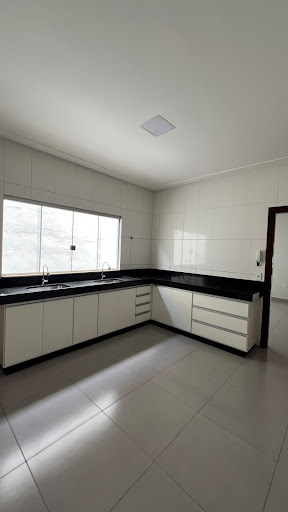 Casa à venda no Parque Laguna 2, Formosa:3 dormitórios,1 suíte e 2 banheiros.Confira!