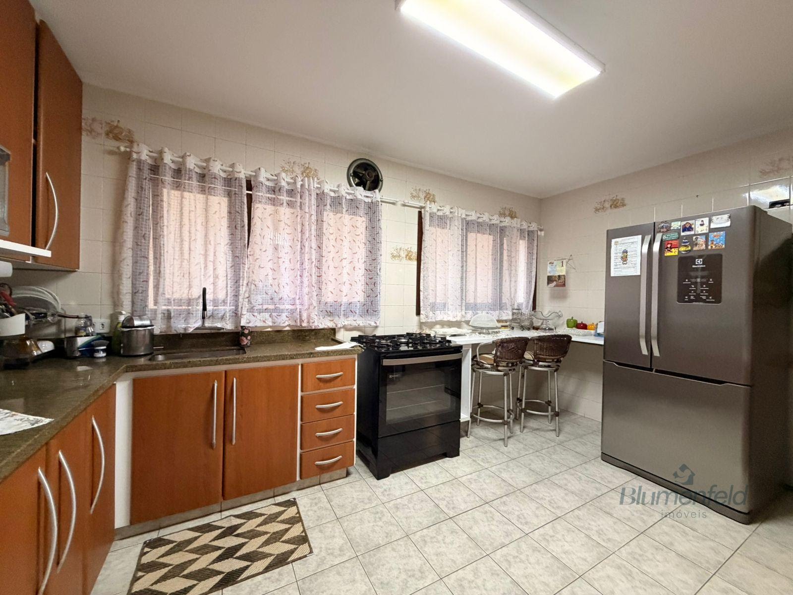 Casa para alugar com 3 quartos, 3 suítes, 6 vagas e 250m² no Condomínio Arujazinho IV, Arujá (SP) — foto 14 de 30