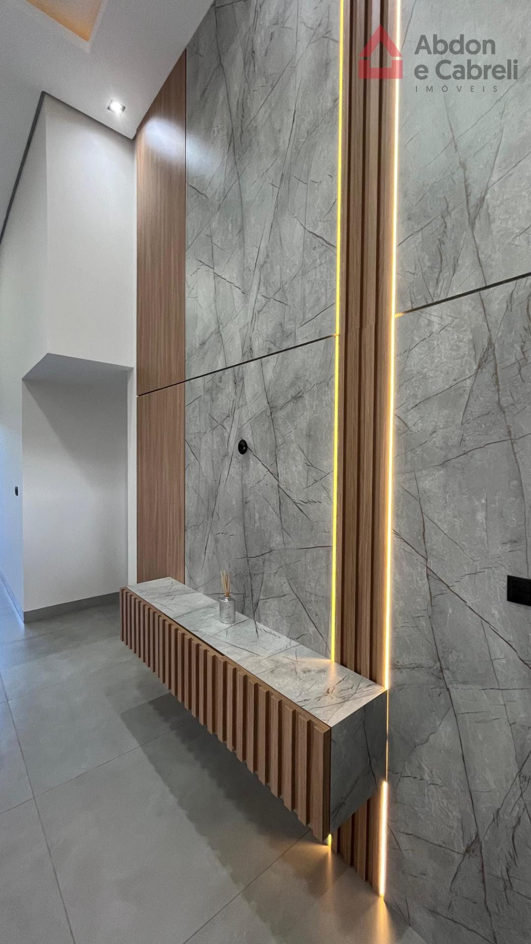Painel trabalhado com ripado e textura