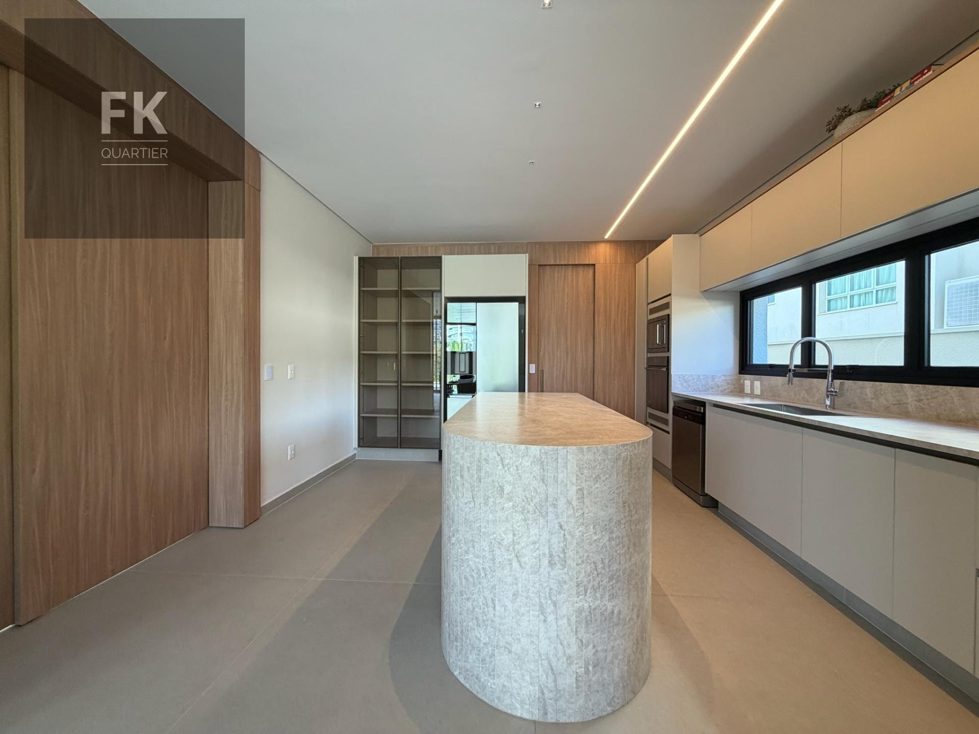 Casa à venda com 5 quartos, 5 suítes, 6 vagas e 490m² no Alphaville, Santana de Parnaíba (SP) — foto 9 de 30