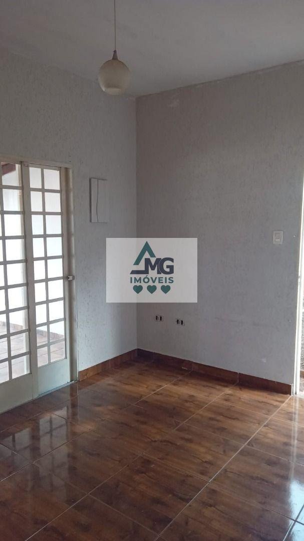 Casa à venda com 5 quartos, 2 vagas e 177m² no Vila Lima, Três Corações (MG) — foto 4 de 12