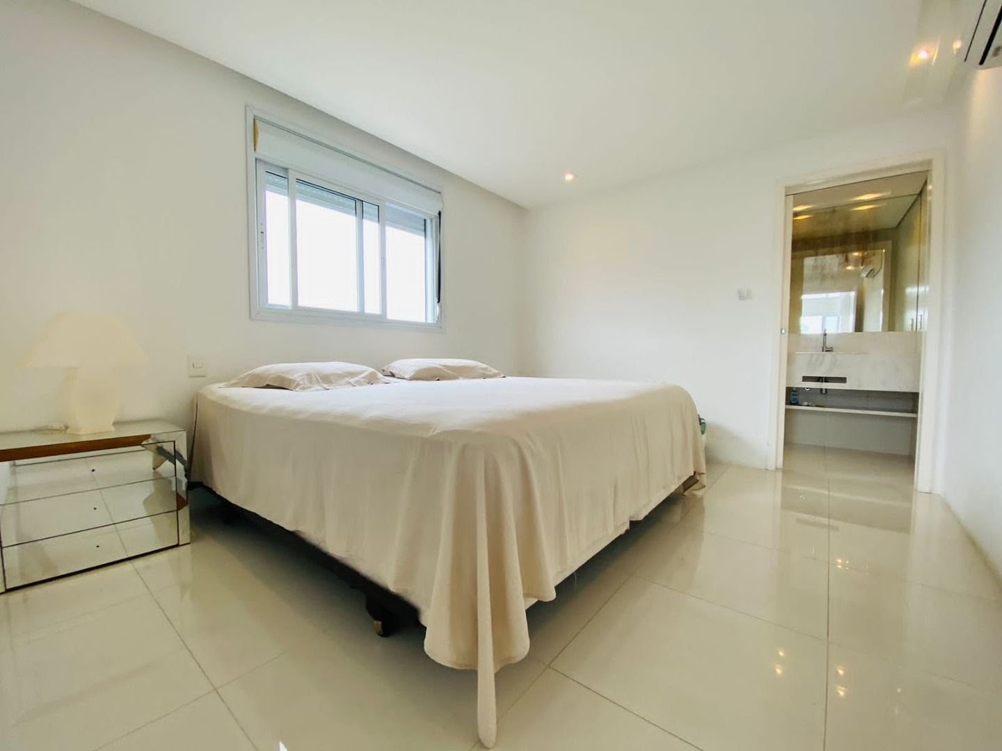 Apartamento à venda com 4 quartos, 5 banheiros, 2 vagas e 200m² no Praia de Itaguá, Ubatuba (SP) — foto 14 de 24