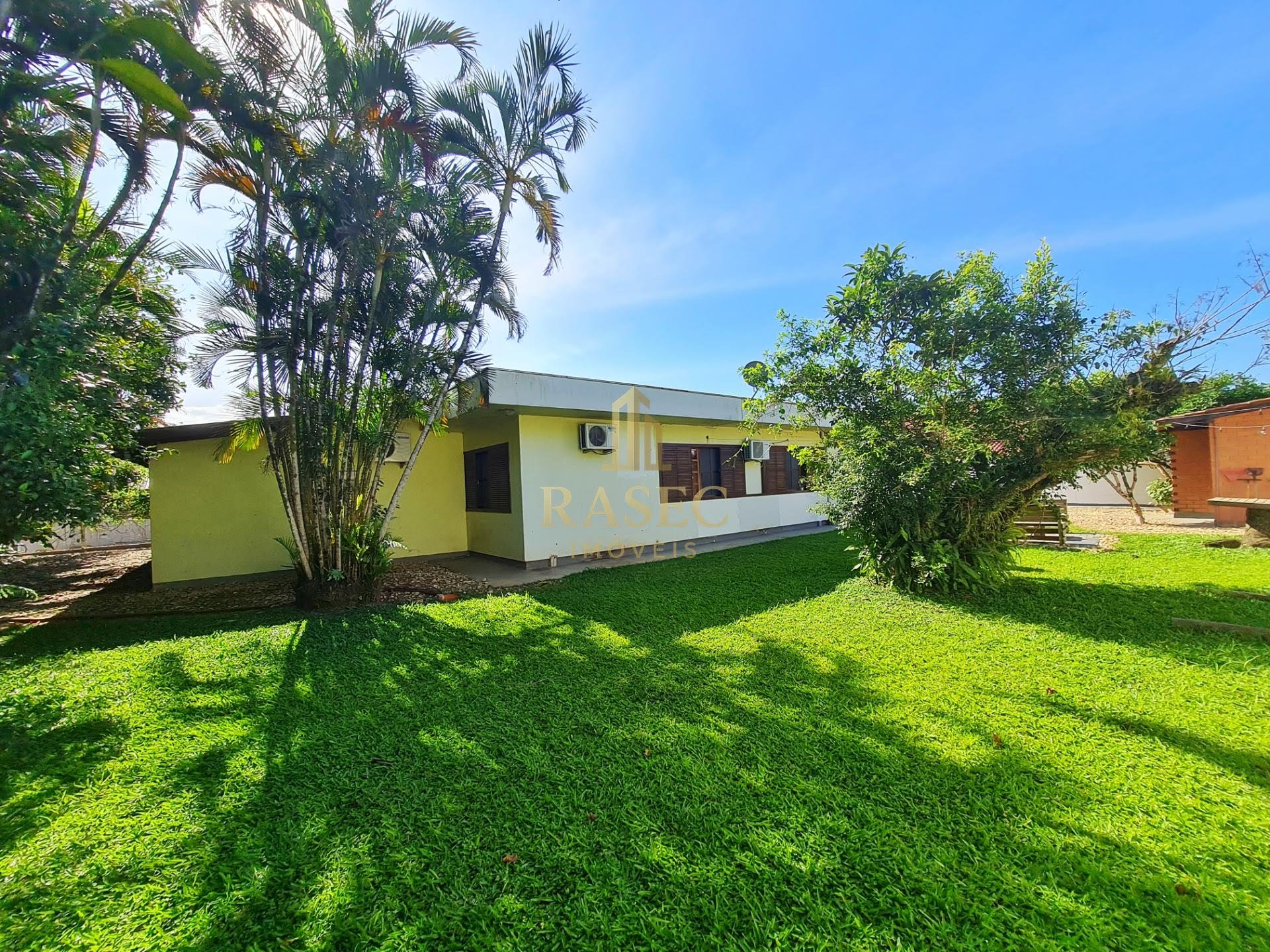 Casa à venda com 4 quartos, 2 banheiros, 2 vagas e 300m² no Jardim Maluche, Brusque (SC) — foto 2 de 2