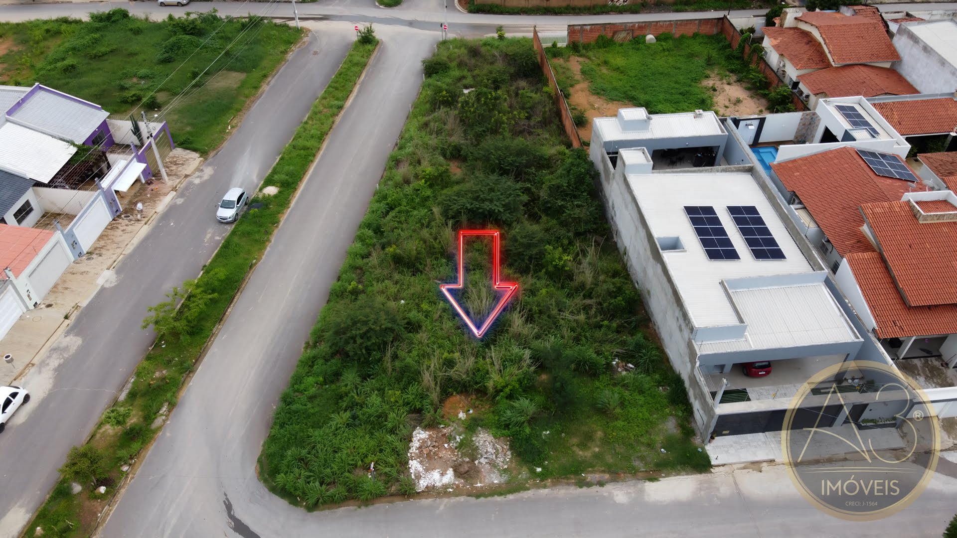 Lote disponível para venda numa excelente localização.