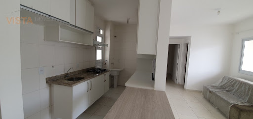 COZINHA AMERICANA COM BALCÃO E FOGÃO COOKTOP