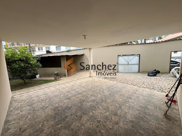 Casa 03 Quartos, 01 Suíte, 04 Vagas e 02 Jardins Vistosos à Venda - Socorro
