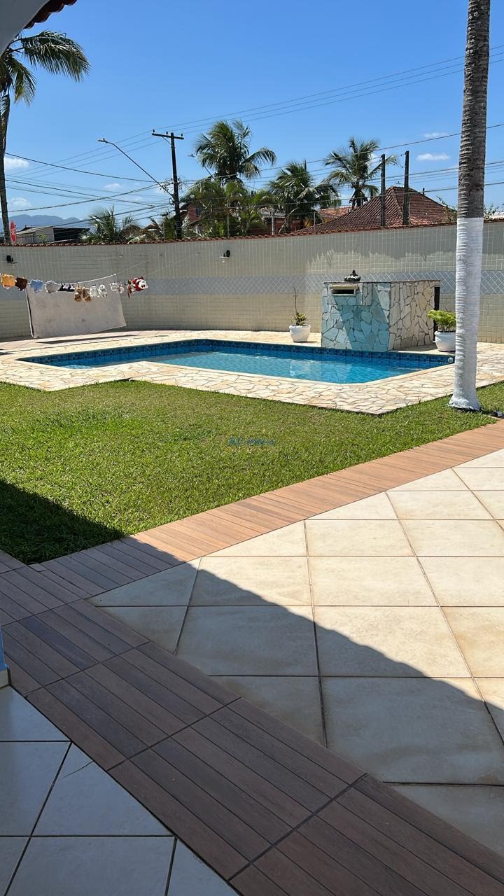 Casa à venda com 2 quartos, 3 banheiros, 3 vagas e 135m² no Caiçara, Praia Grande — foto principal