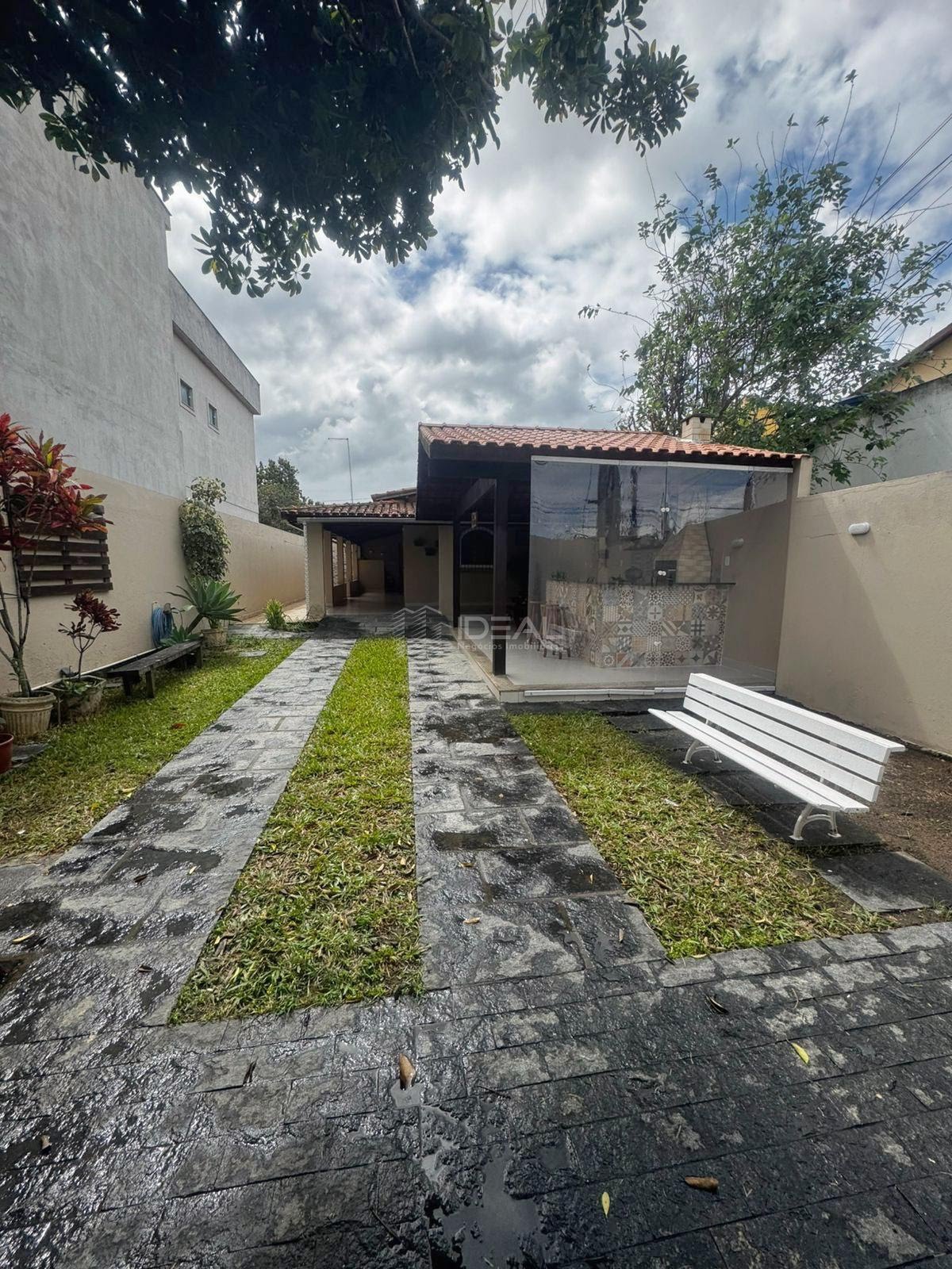 Casa à venda com 2 quartos, 1 banheiro, 3 vagas e 144m² no Parque Jóquei Club, Campos dos Goytacazes — foto principal