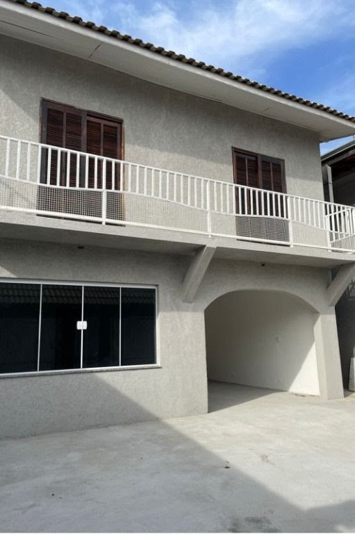 Casa à venda com 4 quartos, 4 banheiros, 3 vagas e 254m² no Jordanópolis, Arujá — foto principal