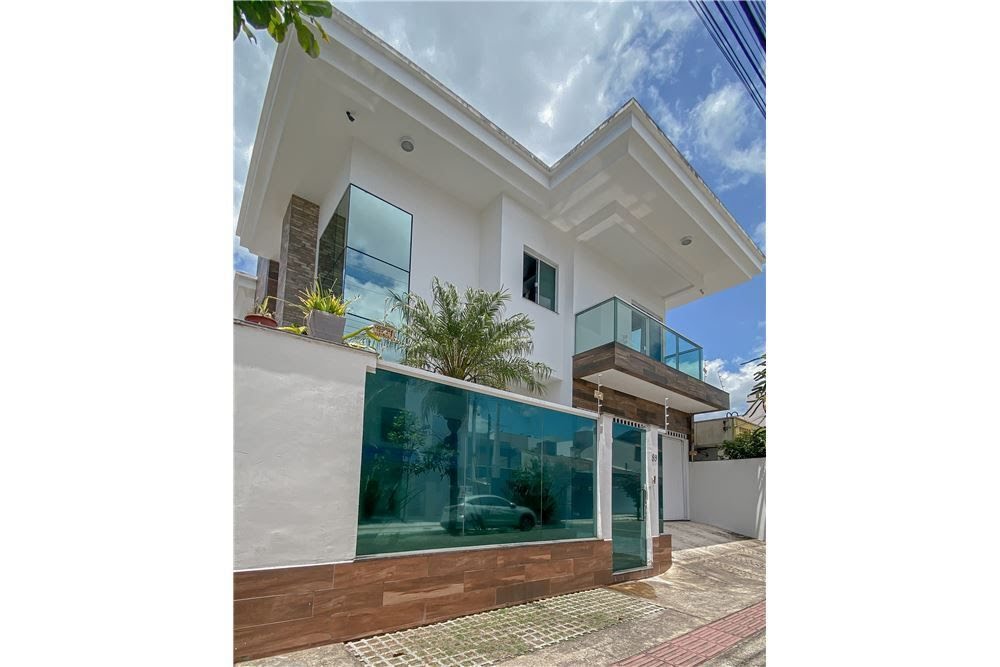 Casa à venda com 4 quartos, 5 banheiros, 2 vagas e 284m² no Centro, Balneário Camboriú — foto principal