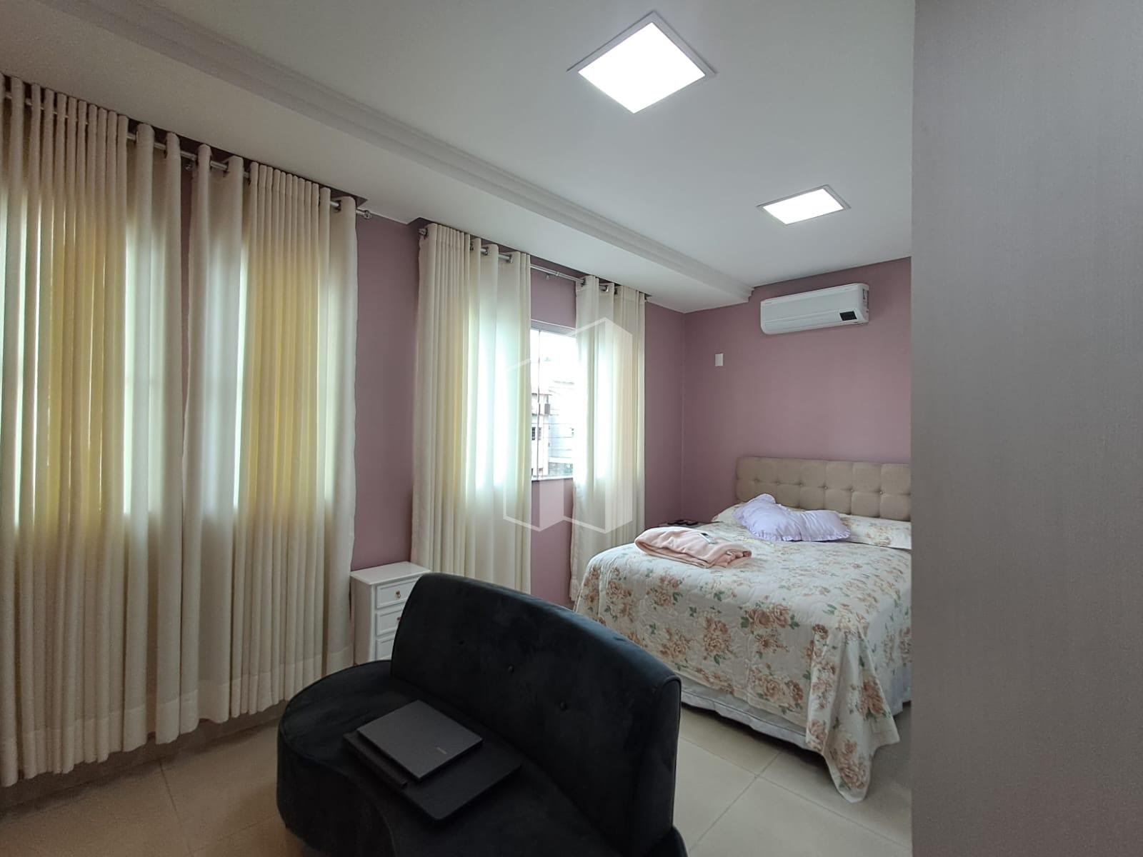 Casa à venda com 5 quartos, 4 suítes, 5 vagas e 370m² no Jardim Planalto, Goiânia (GO) — foto 29 de 30