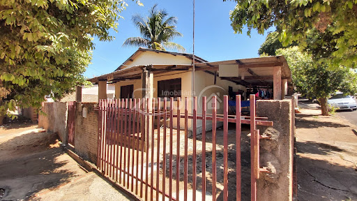 Casa em Jardim Brasil  -  Adamantina