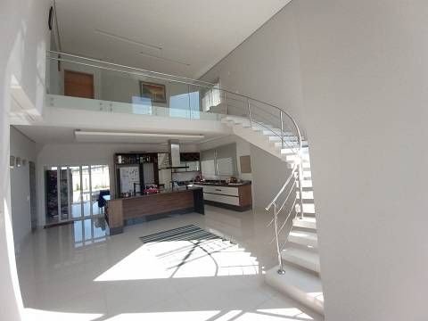 Casa à venda com 3 quartos, 2 suítes, 2 vagas e 322m² no Condomínio Residencial Monterey Ville, Mogi das Cruzes (SP) — foto 3 de 23
