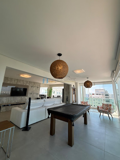 Varanda com mesa de sinuca e vista privilegiada - 2 Andar