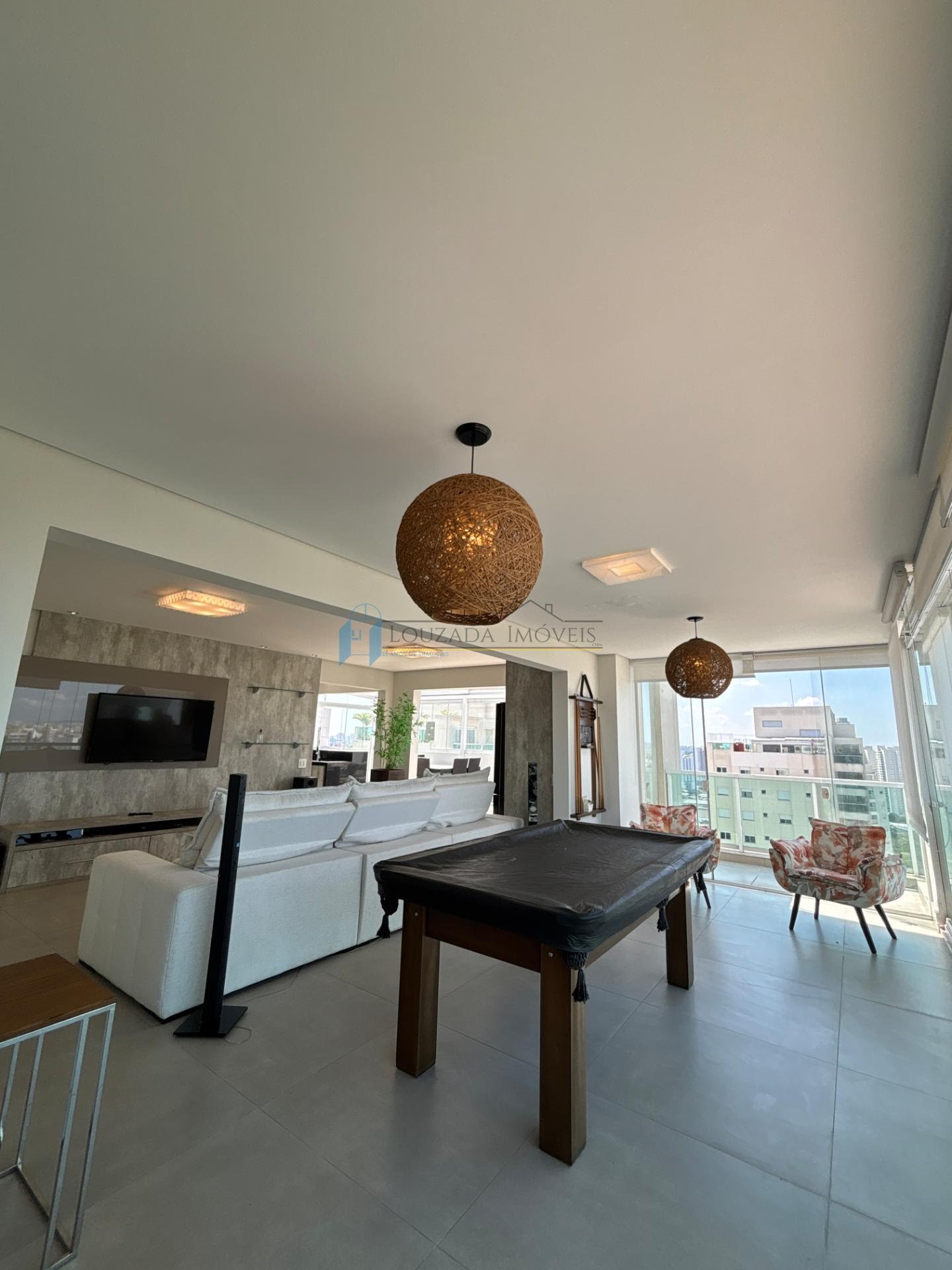 Varanda com mesa de sinuca e vista privilegiada - 2 Andar