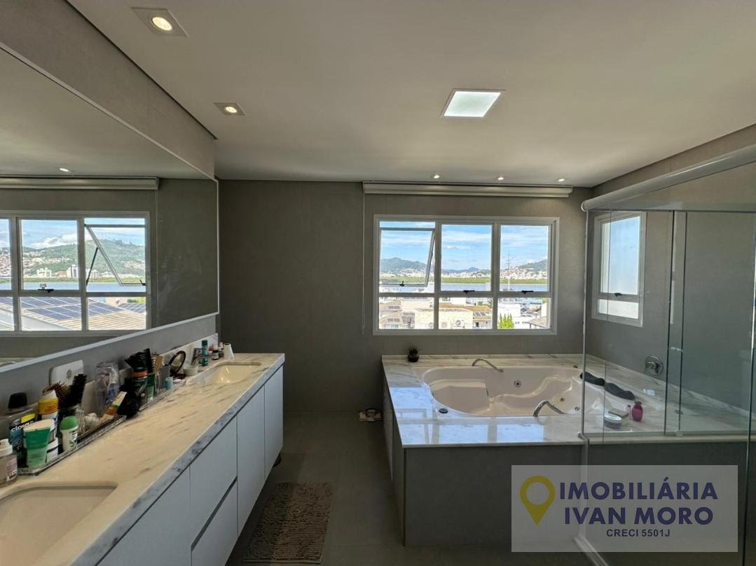 Casa à venda com 4 quartos, 4 suítes, 3 vagas e 567m² no João Paulo, Florianópolis (SC) — foto 20 de 29