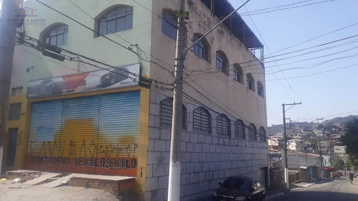 Garagem na frente e lateral