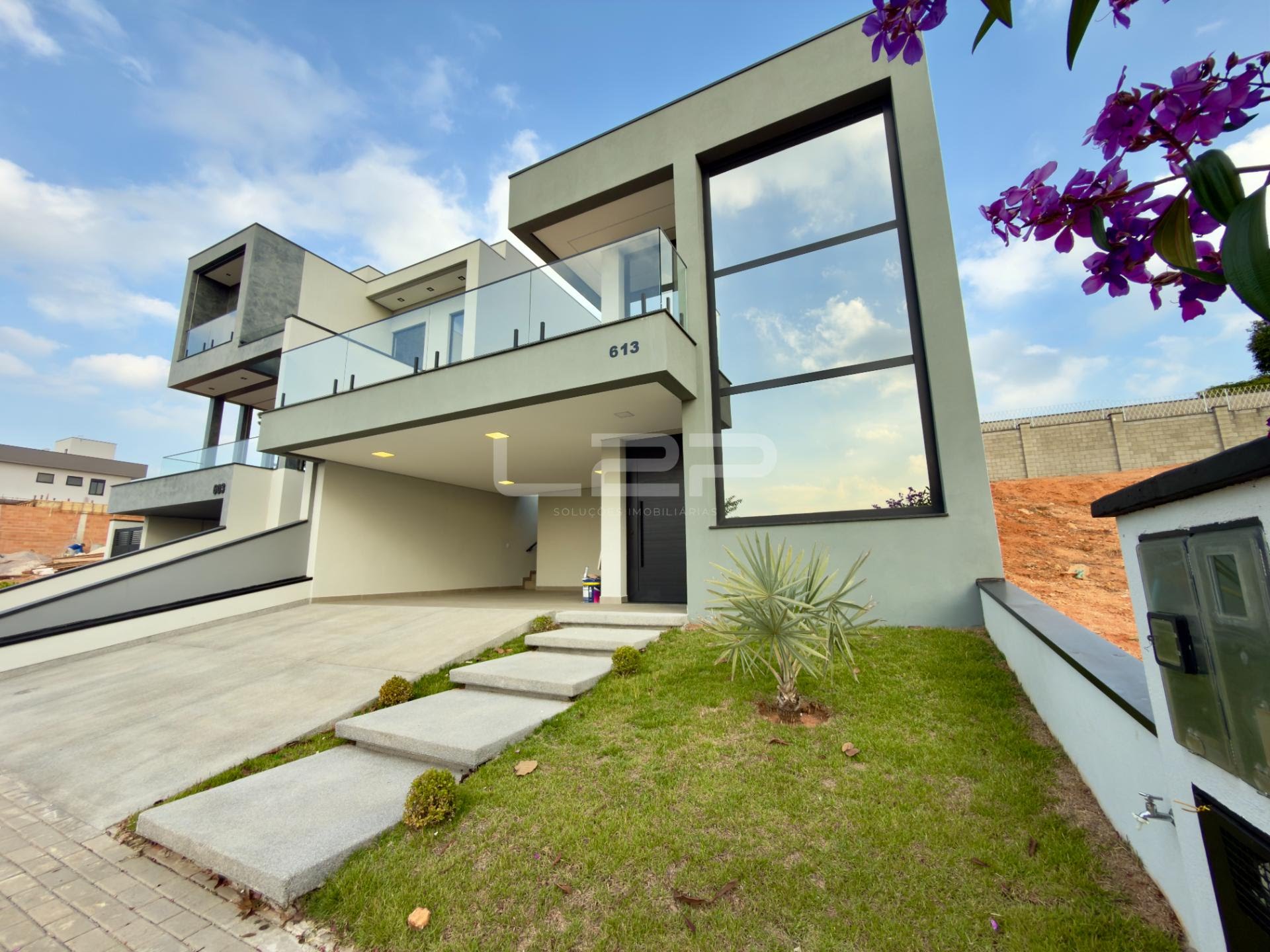 Casa à venda com 3 quartos, 3 suítes, 4 vagas e 260m² no Medeiros, Jundiaí (SP) — foto 2 de 30