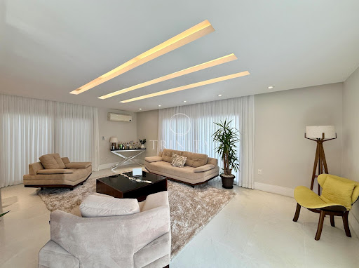 Sala de estar da casa à venda no Riviera Del Sol