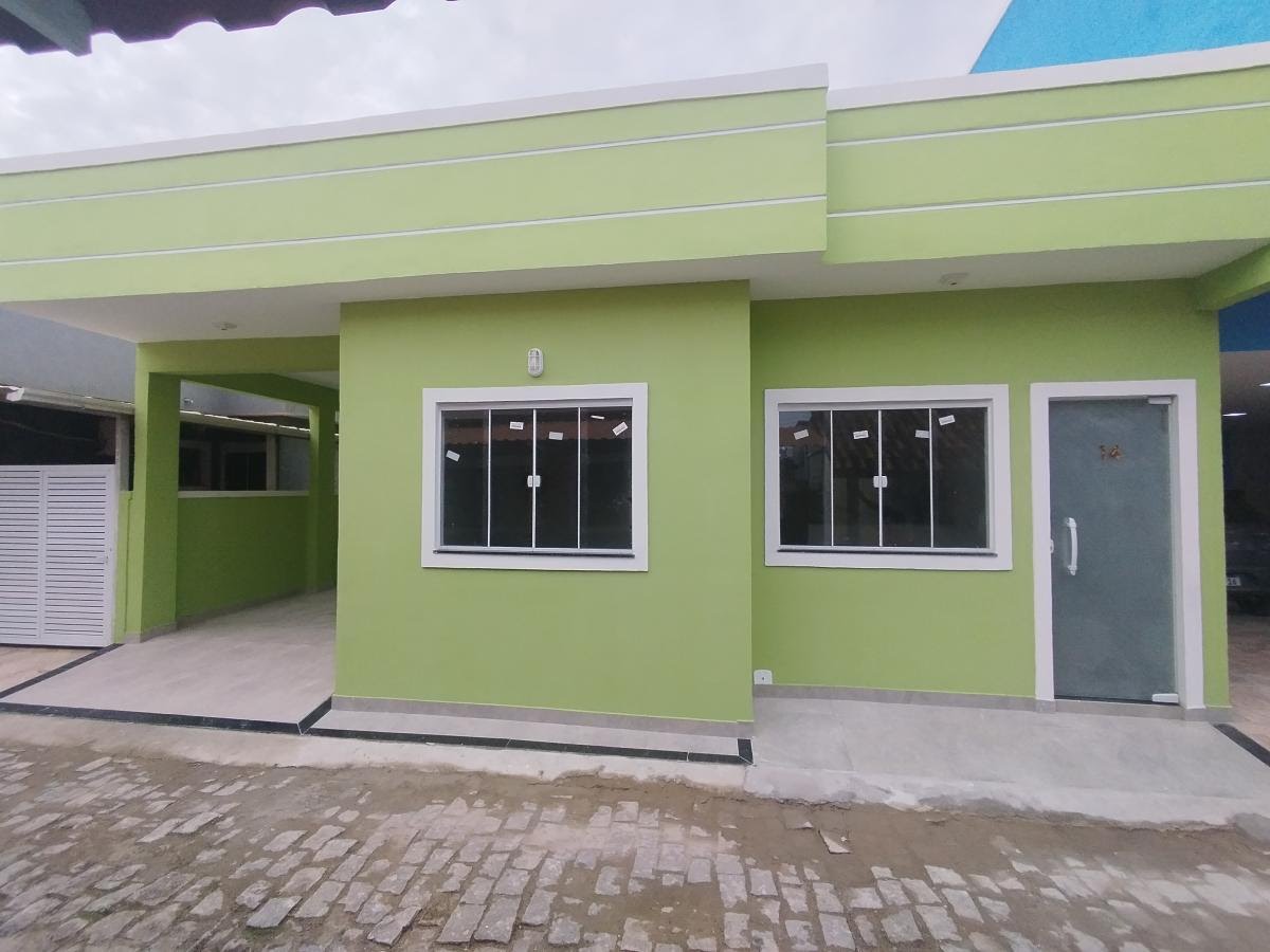 Casa à venda com 2 quartos, 2 banheiros, 1 vaga e 80m² no Extensão do Bosque, Rio das Ostras — foto principal