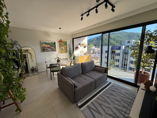 Apartamento mobiliado de 2 dormitórios no Centro de Ubatuba