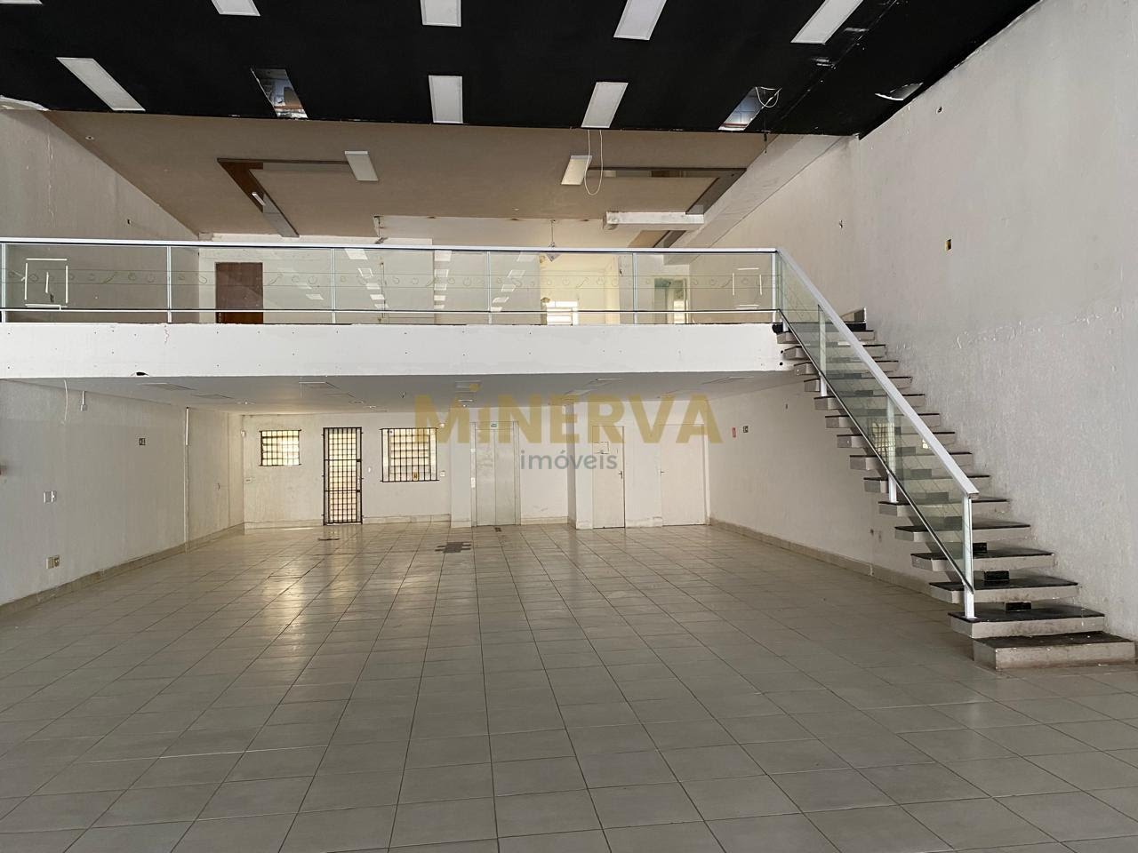 Comercial para alugar com 3 banheiros, 2 vagas e 800m² no Vila Nhocuné, São Paulo — foto principal