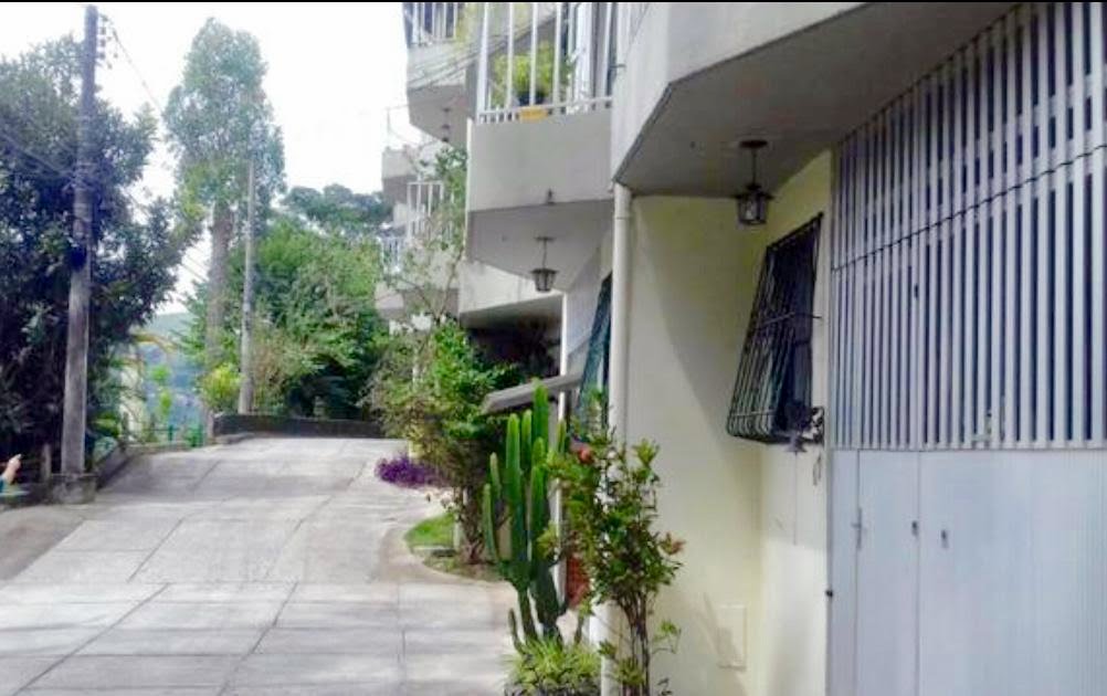 Casa à venda com 3 quartos, 1 suíte, 2 vagas e 140m² no Retiro, Petrópolis (RJ) — foto 2 de 13