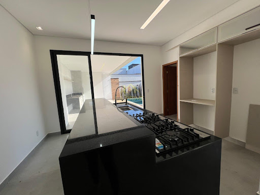 ? Casa à venda no Condomínio Villagio Wanel – Sorocaba/SP 218m² de área construída, 03 dormitórios, sendo 3 suítes, 01 com closet e 04 vagas de garagem.