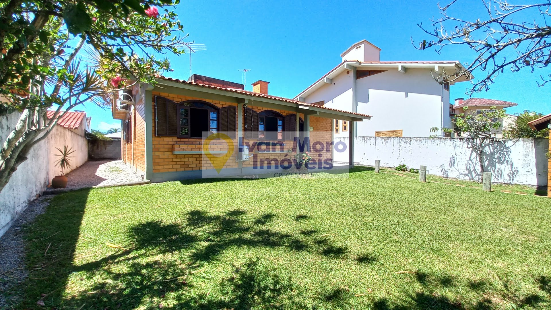 Casa para alugar com 3 quartos, 3 banheiros, 3 vagas e 150m² no Daniela, Florianópolis — foto principal