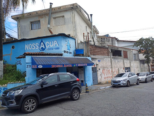esquina, rua dos fundos com mais uma casa