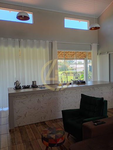 Casa em Pinheiros do Lago  -  Alambari