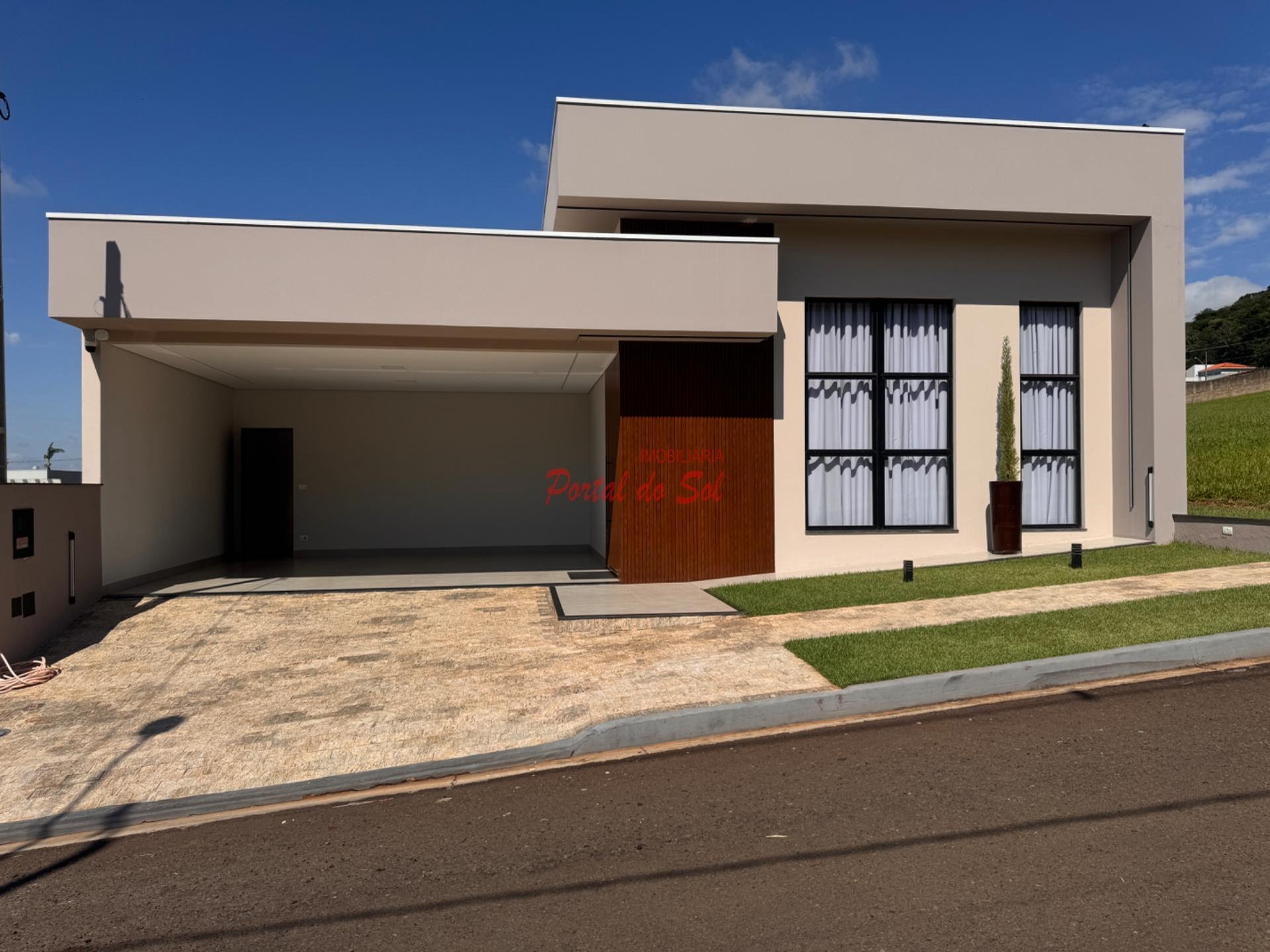 Casa à venda com 3 quartos, 3 banheiros, 2 vagas e 248m² no Residencial Royal Park, Santo Antônio da Platina — foto principal