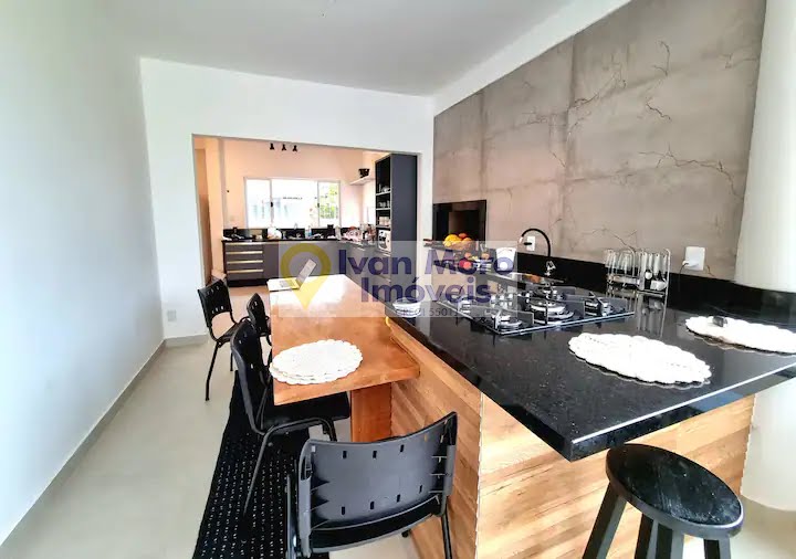 Casa para alugar com 7 quartos, 5 banheiros, 4 vagas e 350m² no Daniela, Florianópolis (SC) — foto 26 de 30