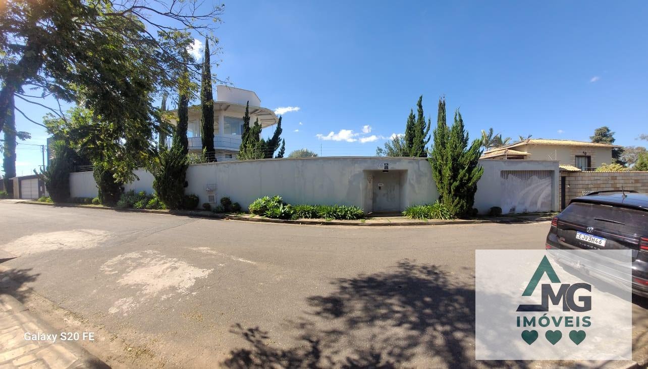 Casa à venda com 5 quartos, 3 suítes, 5 vagas e 842m² no Jardim Umuarama, Três Corações (MG) — foto 26 de 27
