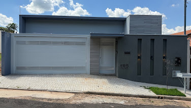Casa à Venda no Eldorado Adamantina, 3 Quartos, sendo uma Suíte com Closet / piscina aquecida 