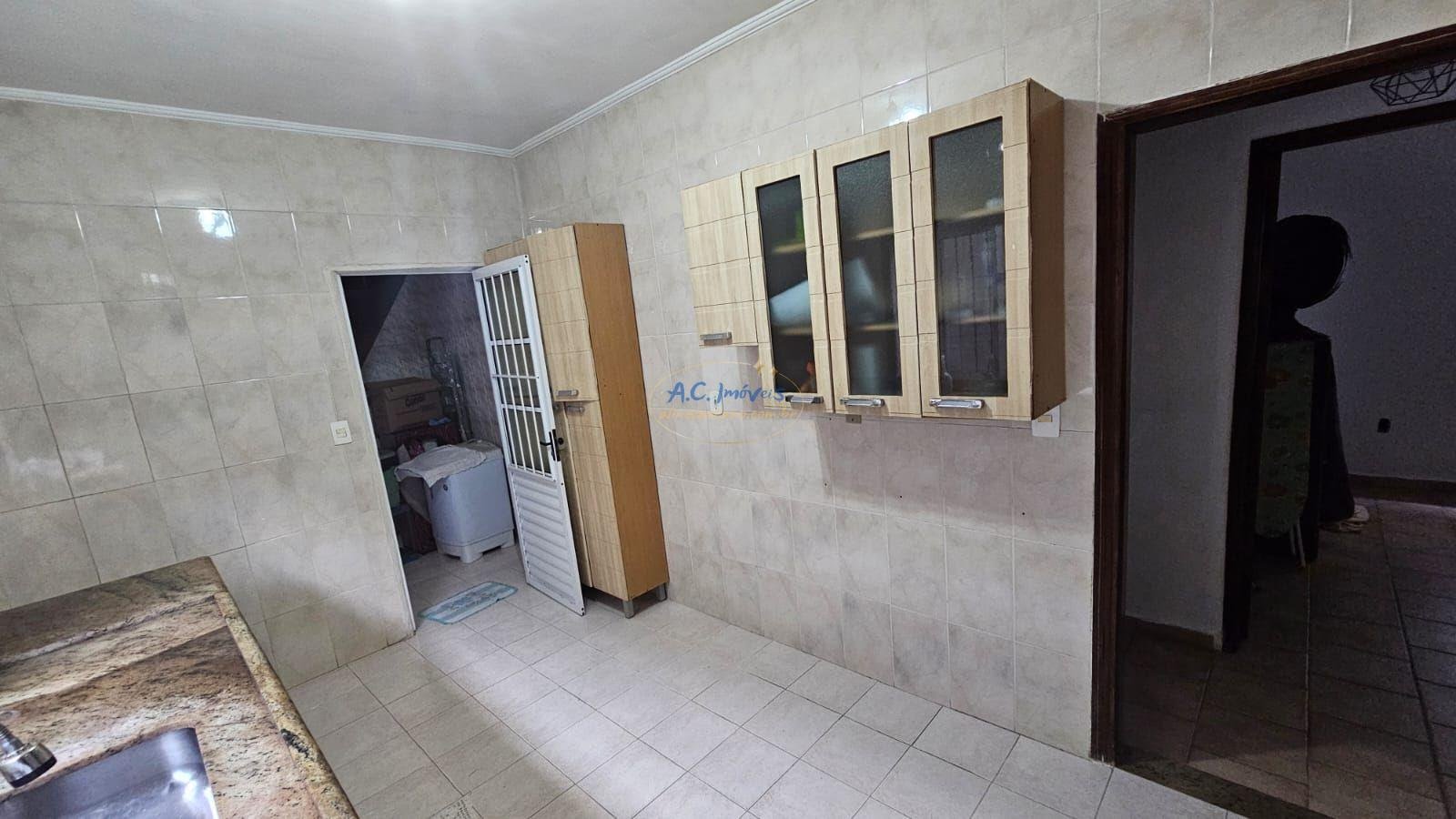 Casa à venda com 3 quartos, 1 suíte, 3 vagas e 190m² no Guilhermina, Praia Grande (SP) — foto 15 de 30