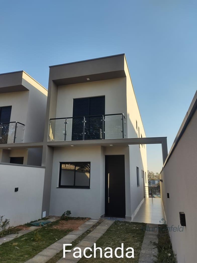 Casa à venda com 3 quartos, 4 banheiros, 4 vagas e 136m² no Jardim Planalto, Arujá — foto principal