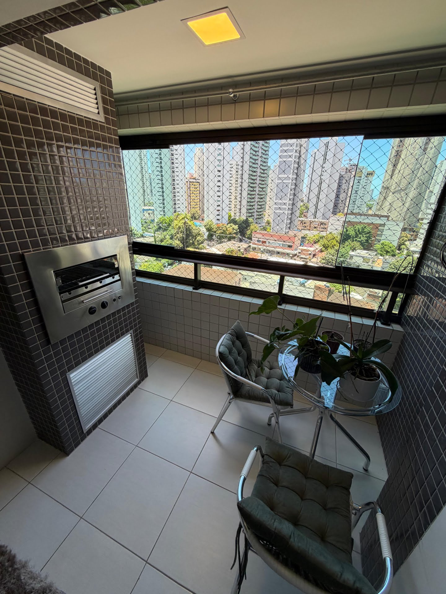 apartamento reformado próximo parque da jaqueira para venda
