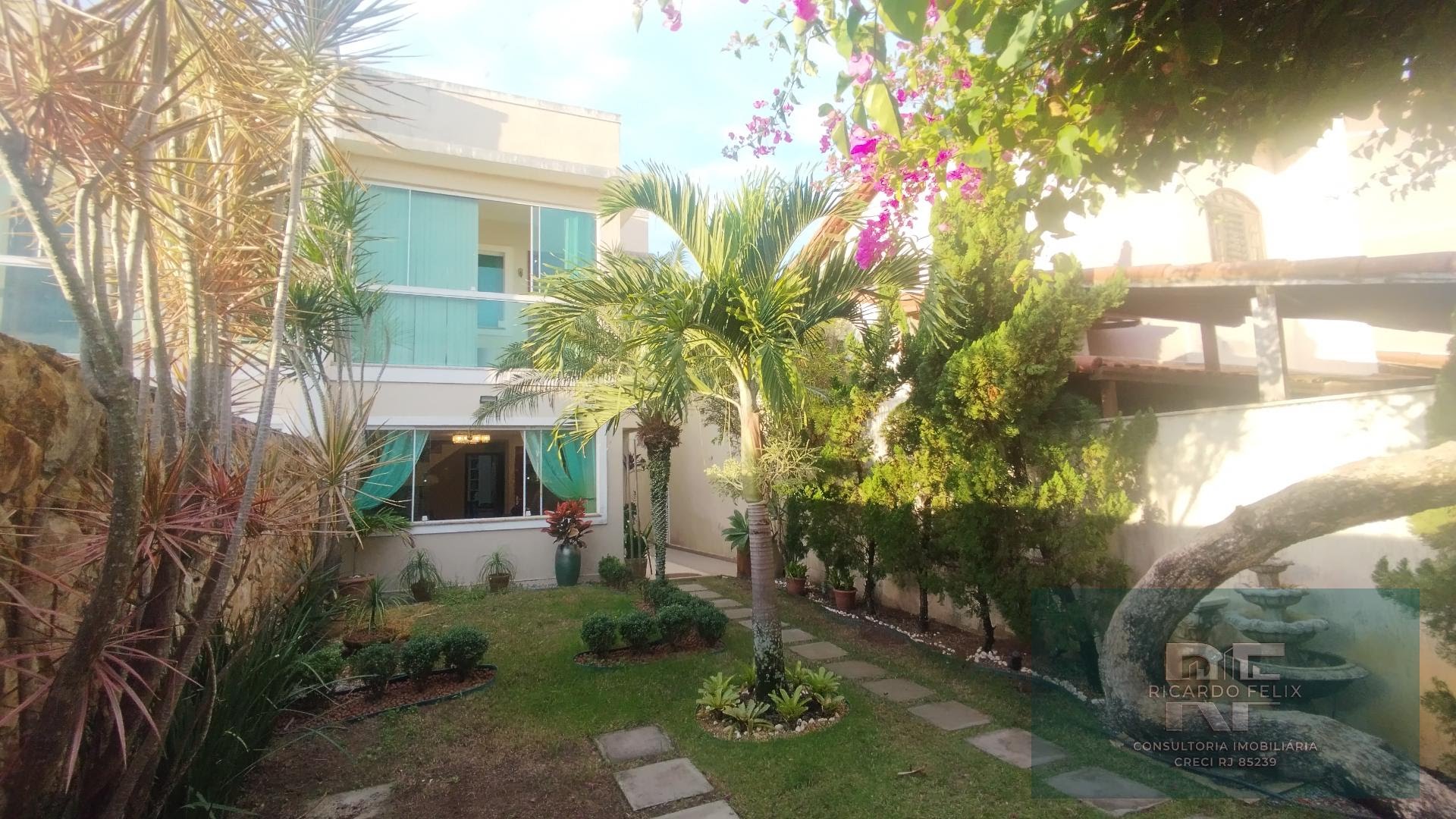 Casa à venda com 3 quartos, 3 banheiros, 2 vagas e 114m² no Recreio, Rio das Ostras — foto principal