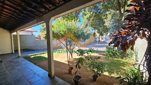 Casa à venda em Imbaúbas, Ipatinga | 3 quartos, 219m²