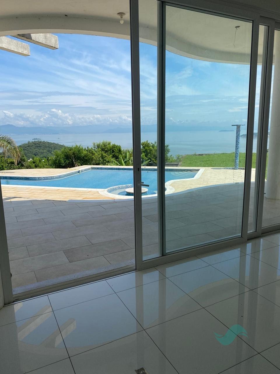 Casa à venda com 6 suítes, 3 vagas e 3400m² no João Paulo, Florianópolis (SC) — foto 11 de 27