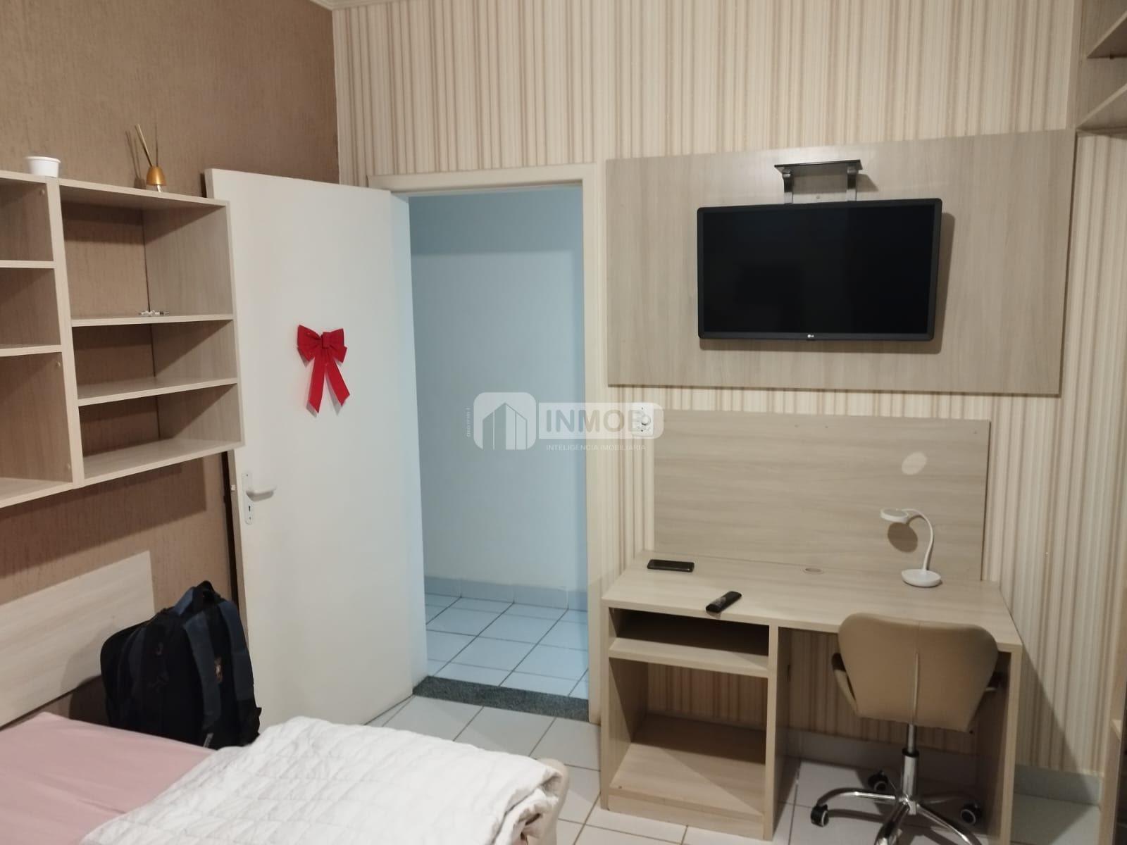 Casa para alugar com 3 quartos, 3 suítes, 3 vagas e 300m² no Piracangaguá, Taubaté (SP) — foto 15 de 28
