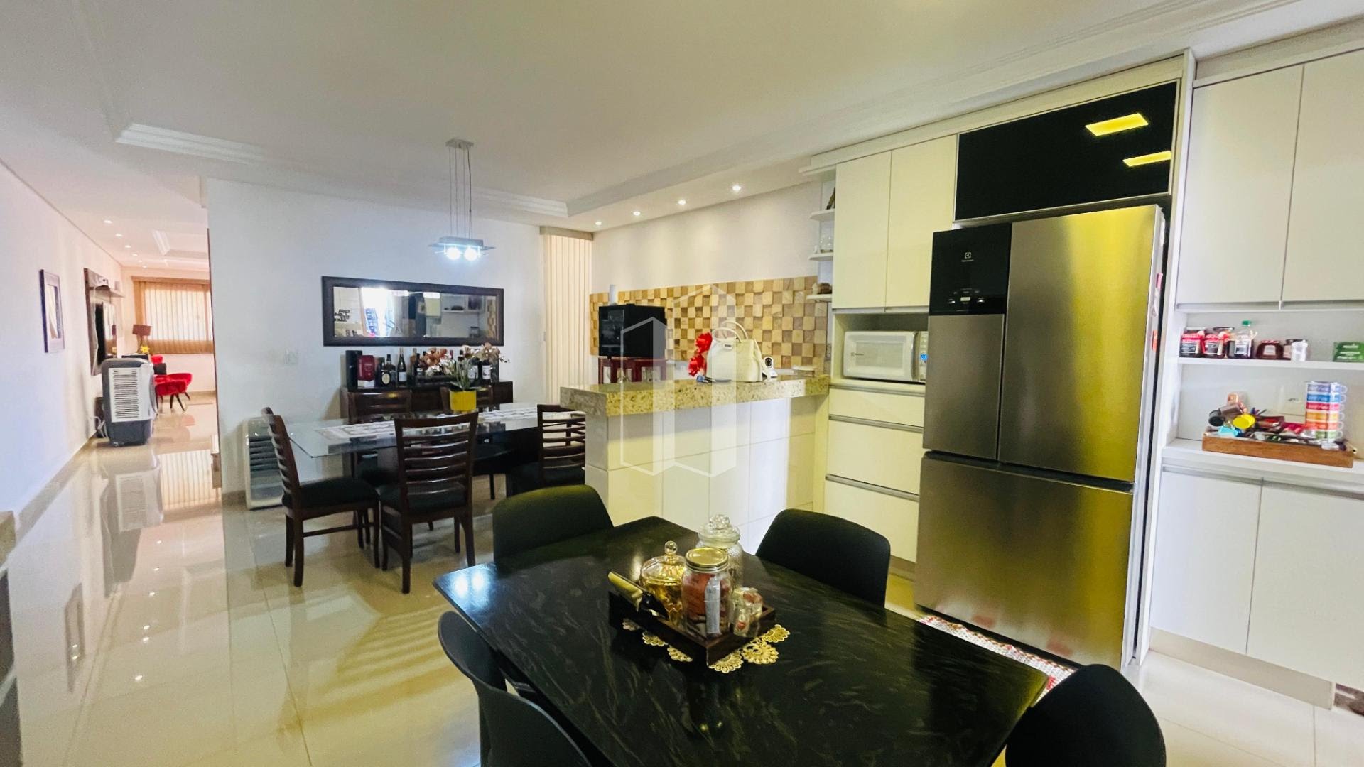 Casa à venda com 4 quartos, 4 suítes, 4 vagas e 240m² no Jardim Planalto, Goiânia (GO) — foto 10 de 30