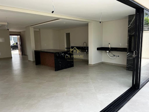 Sobrado com piscina de Condomínio em Cajuru do Sul - Sorocaba, SP - 211m2 - 3 Suítes - 4 vagas