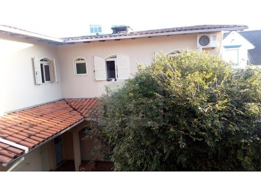 ÓTIMA CASA DE 2 PISOS COM DISPOSIÇAO PARA FINS COMERCIAIS, EM ÓTIMA LOCALIZAÇAO.