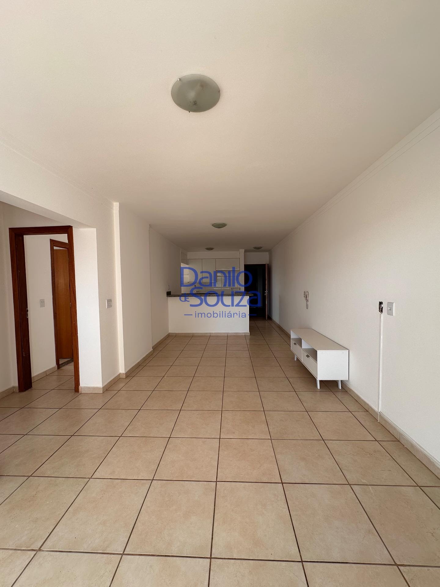 Apartamento à venda com 2 quartos, 1 banheiro, 1 vaga e 79m² no Centro, Araxá — foto principal